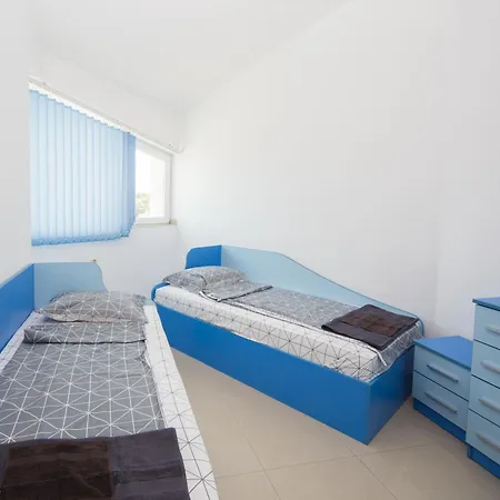 градина Garden - 2 Bedrooms With Pool&parking Spot